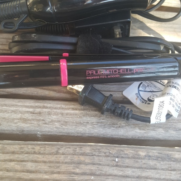 Brand new Paul Mitchell flat iron set. - Picture 2 of 4